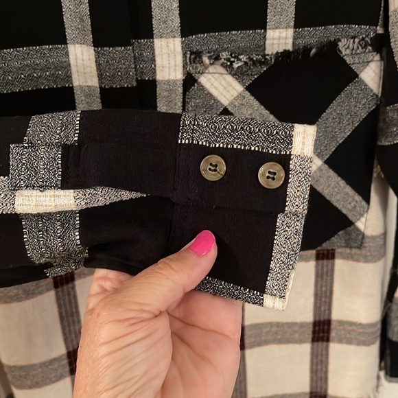 Entro Black and White Plaid Button Down Shirt - Picture 4 of 10